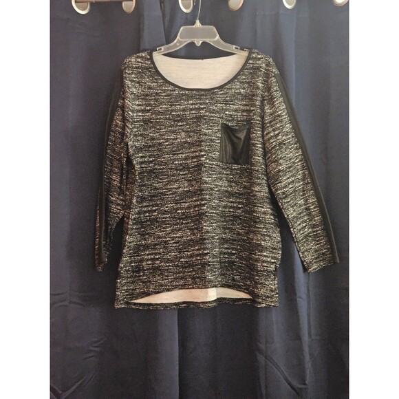 Black & White Long Sleeve Sweater Top with a pocket - Picture 1 of 6